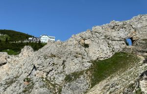 Das Ottohaus unterhalb vom Törlweg gesehen