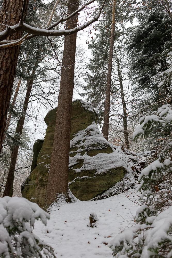 Verschneiter Geiststein