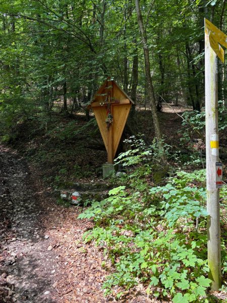 Wegkreuz Materl im Gebiet des Anninger im Wienerwald